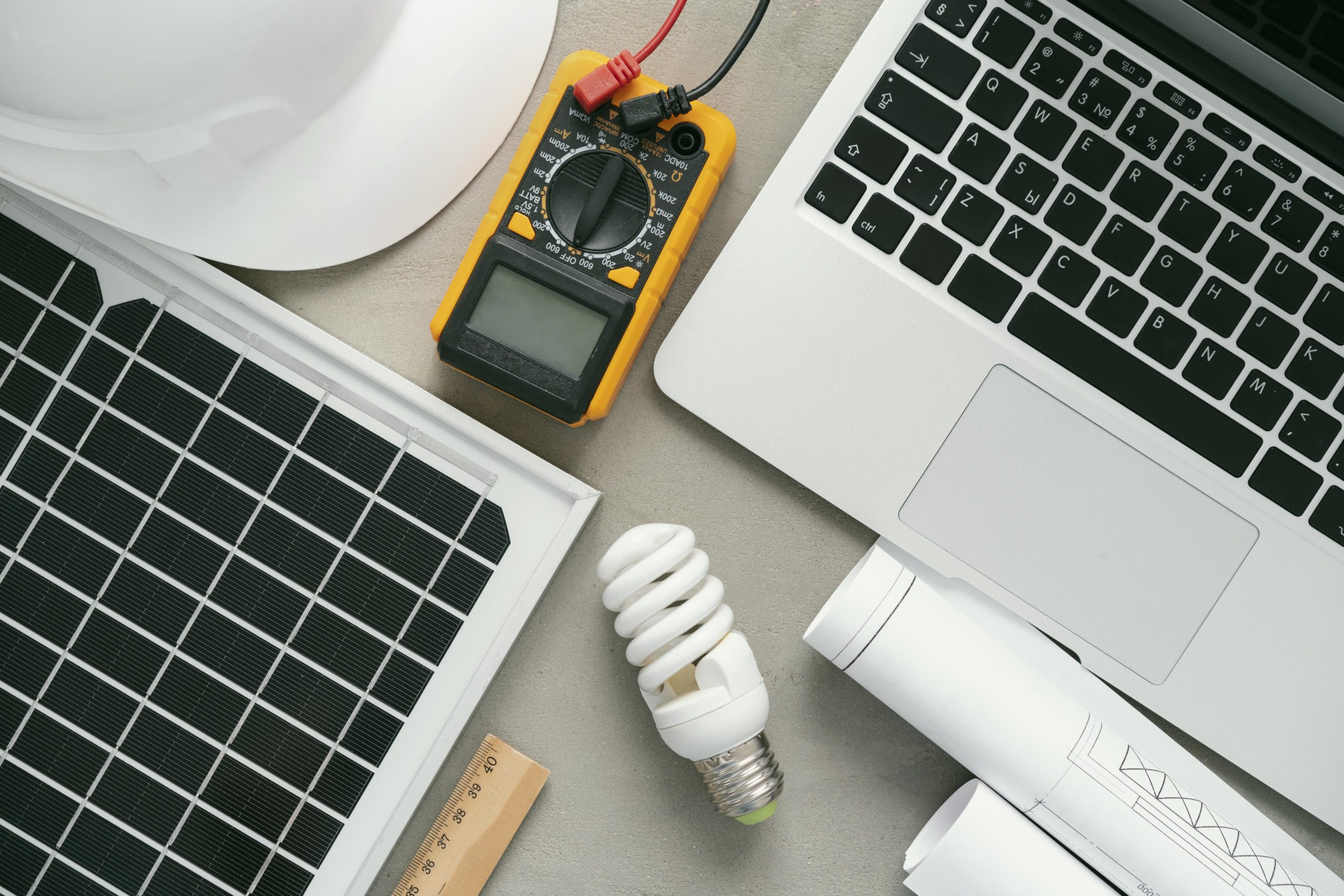 vue-de-dessus-avec-ordinateur-portable